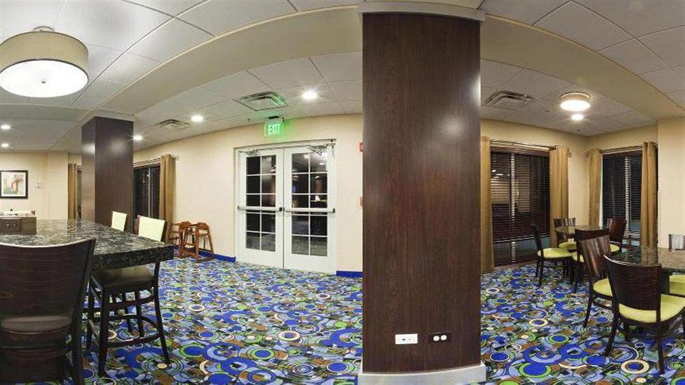 Holiday Inn Express Hotel & Suites Atlanta Airport West - Camp Creek By Ihg Exterior photo
